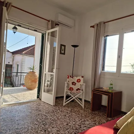 Dimitras Cosy Holiday home